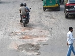 The angle irons loaded on the e-rickshaw fell after overturning, with one piercing the boy’s neck.
