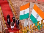 <p>సాయుధ నక్సలిజం అంతరించిపోయినప్పటికీ, సమాజంలో 'దిమాగి నక్సల్స్' రూపంలో కొత్త ముప్పు పొంచి ఉందని ప్రధాని మోదీ హెచ్చరించారు. అలాంటి ఆలోచనలు ఉన్నవారిని గుర్తించి సమాజం నుంచి వేరుచేయాలని, దేశ భద్రత, పురోగతి విషయంలో అందరూ అప్రమత్తంగా ఉండాలని పిలుపునిచ్చారు. అయితే.. దిమాగి నక్సల్స్ అంటే ఏంటి? దిమాగి నక్సల్స్ అంటే ఎవరు? అన్న ప్రశ్నలకు మోదీ స్పష్టత ఇవ్వలేదు.</p>(PTI)
