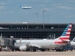 An audio of the incident, posted by ATC.com, clarifies how the controller found a solution to ensure the planes maintained distance.
