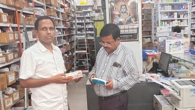 మెడికల్ షాపుల్లో సోదాలు మెడికల్ షాపుల్లో సోదాలు