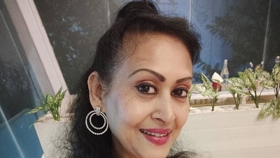 ‘কী বয়স্ক লাগছে..’, বয়স নিয়ে কটাক্ষ ইন্দ্রাণী হালদারকে, ট্রোলারকে সবক শ্রীময়ীর ‘কী বয়স্ক লাগছে..’, বয়স নিয়ে কটাক্ষ ইন্দ্রাণী হালদারকে, ট্রোলারকে সবক শ্রীময়ীর