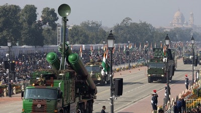 ২০২৫-২৬ অর্থবর্ষে ভারতের প্রতিরক্ষা সরঞ্জাম রফতানি বেড়ে হয়েছে ৩৮,৪২৪ কোটি টাকা। (REUTERS)