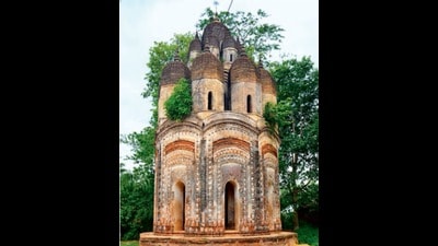 The octagonal pavilion built by the Raha family of textile merchants in Rajogram is one of the best-preserved such monuments in Bankura district. These were structures built to house and showcase deities during festivals. The octagonal pavilion built by the Raha family of textile merchants in Rajogram is one of the best-preserved such monuments in Bankura district. These were structures built to house and showcase deities during festivals.