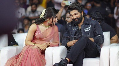 Allu Arjun Raaka: రష్మికకు గాయం.. అల్లు అర్జున్ ‘రాకా’కు దెబ్బ.. షూటింగ్కు 45 రోజుల బ్రేక్.. ఎందుకంటే? Allu Arjun Raaka: రష్మికకు గాయం.. అల్లు అర్జున్ ‘రాకా’కు దెబ్బ.. షూటింగ్కు 45 రోజుల బ్రేక్.. ఎందుకంటే?