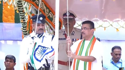 রেড রোডে স্বাধীনতা দিবসে কলকাতার রেড রোডে তৈরি হল বিশেষ মুহূর্ত। রেড রোডে স্বাধীনতা দিবসে কলকাতার রেড রোডে তৈরি হল বিশেষ মুহূর্ত।