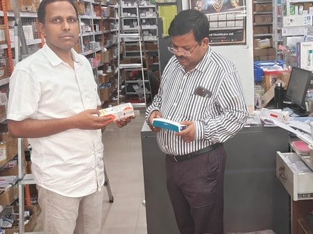 మెడికల్ షాపుల్లో సోదాలు