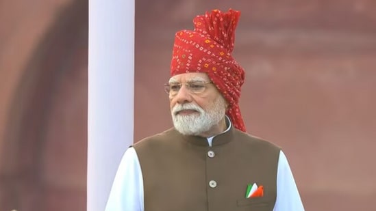 PM Modi's choice of a red bandhani turban for Independence Day 2026 highlights India's rich textile heritage and craftsmanship.