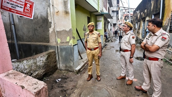 The police received a tip-off on some persons attempting to sell crude oil on the Ahmedabad-Rajkot highway. (Photo for representation)