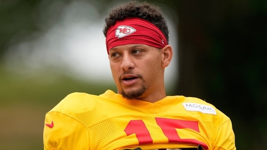 Patrick Mahomes will miss the Chiefs’ preseason opener, while Justin Fields, Garrett Nussmeier and Chris Oladokun handle quarterback duties.. (AP Photo/Charlie Riedel) (AP Photo/Charlie Riedel)