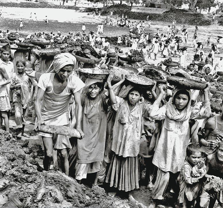 Workers at the Bhakra Dam site, undated, Circa 1950s (Kulwant Roy Collection copyright Adityaarya archive) Workers at the Bhakra Dam site, undated, Circa 1950s (Kulwant Roy Collection copyright Adityaarya archive)
