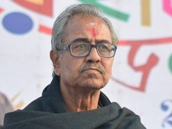 রবিবার সকালে রামপুরহাটের পাঁচ নম্বর ওয়ার্ডের হাটতলাপাড়ায় নিজের বাড়ি সংলগ্ন দলীয় কার্যালয় থেকে তাঁর ঝুলন্ত দেহ উদ্ধার হয়।