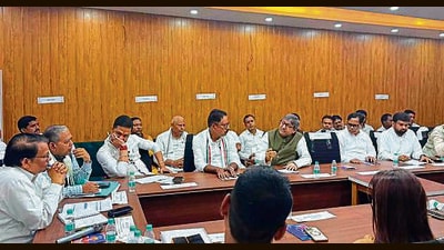 Congress leaders at a review meeting in Dhanbad on Sunday (HT PHOTO) Congress leaders at a review meeting in Dhanbad on Sunday (HT PHOTO)