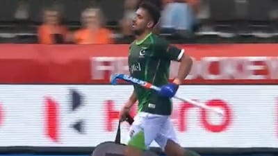 হকি বিশ্বকাপের ম্যাচে আজব কাণ্ড পাকিস্তানের, পেনাল্টি কর্নারের সরঞ্জাম ভুলে বিতর্কে দল হকি বিশ্বকাপের ম্যাচে আজব কাণ্ড পাকিস্তানের, পেনাল্টি কর্নারের সরঞ্জাম ভুলে বিতর্কে দল