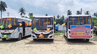 নৈহাটি থেকে জোকা পর্যন্ত এসি বাস পরিষেবা চালু করা হল। (ছবি সৌজন্যে, ফেসবুক Arjun Singh) নৈহাটি থেকে জোকা পর্যন্ত এসি বাস পরিষেবা চালু করা হল। (ছবি সৌজন্যে, ফেসবুক Arjun Singh)