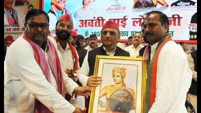 Samajwadi Party chief Akhilesh Yadav (Centre) at an event held to mark Avantibai Lodhi’s anniversary in Lucknow. (Sourced) Samajwadi Party chief Akhilesh Yadav (Centre) at an event held to mark Avantibai Lodhi’s anniversary in Lucknow. (Sourced)