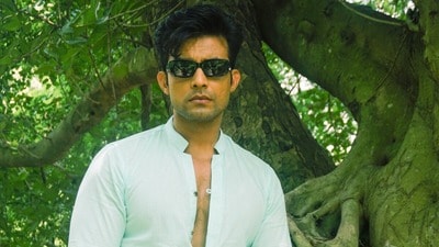 কাকে জন্মদিনের শুভেচ্ছা জানালেন রণজয়?