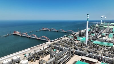 The petrochemical plant on Changxing Island is one of the five largest in China. The petrochemical plant on Changxing Island is one of the five largest in China.