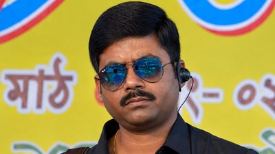 সাহগেল হোসেনের বোলপুরের ফ্ল্যাটে রাজ্য পুলিশের তল্লাশি ঘিরে চাঞ্চল্য ছড়িয়েছে।