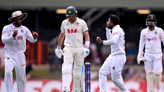 Mehidy Hasan Miraz (2nd R) celebrates with Najmul Hossain Shanto (L) after dismissing Australia's Pat Cummins (2nd L) on the fourth day of the first cricket Test match between Australia and Bangladesh (AFP)
