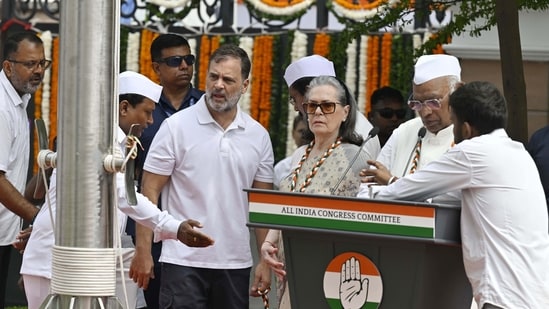 Leader of Opposition in the Lok Sabha Rahul Gandhi, Congress President Mallikarjun Kharge, Congress Parliamentary Party (CPP) Chairperson Sonia Gandhi and others during the 80th Independence Day celebrations at the AICC headquarters in New Delhi. (Hindustan Times)