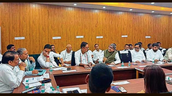 Congress leaders at a review meeting in Dhanbad on Sunday (HT PHOTO)