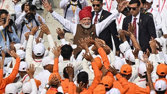 Narendra Modi greets attendees during the nation's Independence Day ceremony at the Red Fort. (Bloomberg)