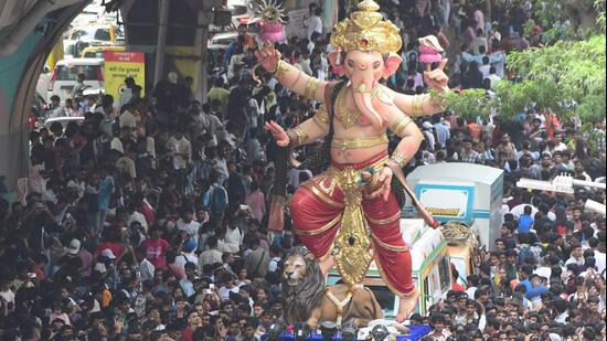 Mumbai, India – 16 June 2026: Devotees carrying Idol Ganesh Lord to the Pandal from the Ganesh Workshop, in Mumbai, India, on Sunday 16 June 2026. (Photo by Bhushan Koyande/HT Photo)