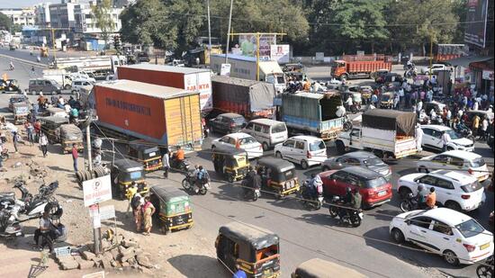 Pune, India -November21, 2022 :The traffic jam at Chakan Chowk on the Pune-Nashik Highway has become a matter of routine. in Pune, India, on Monday,November 21, 2022.(HT PHOTO)