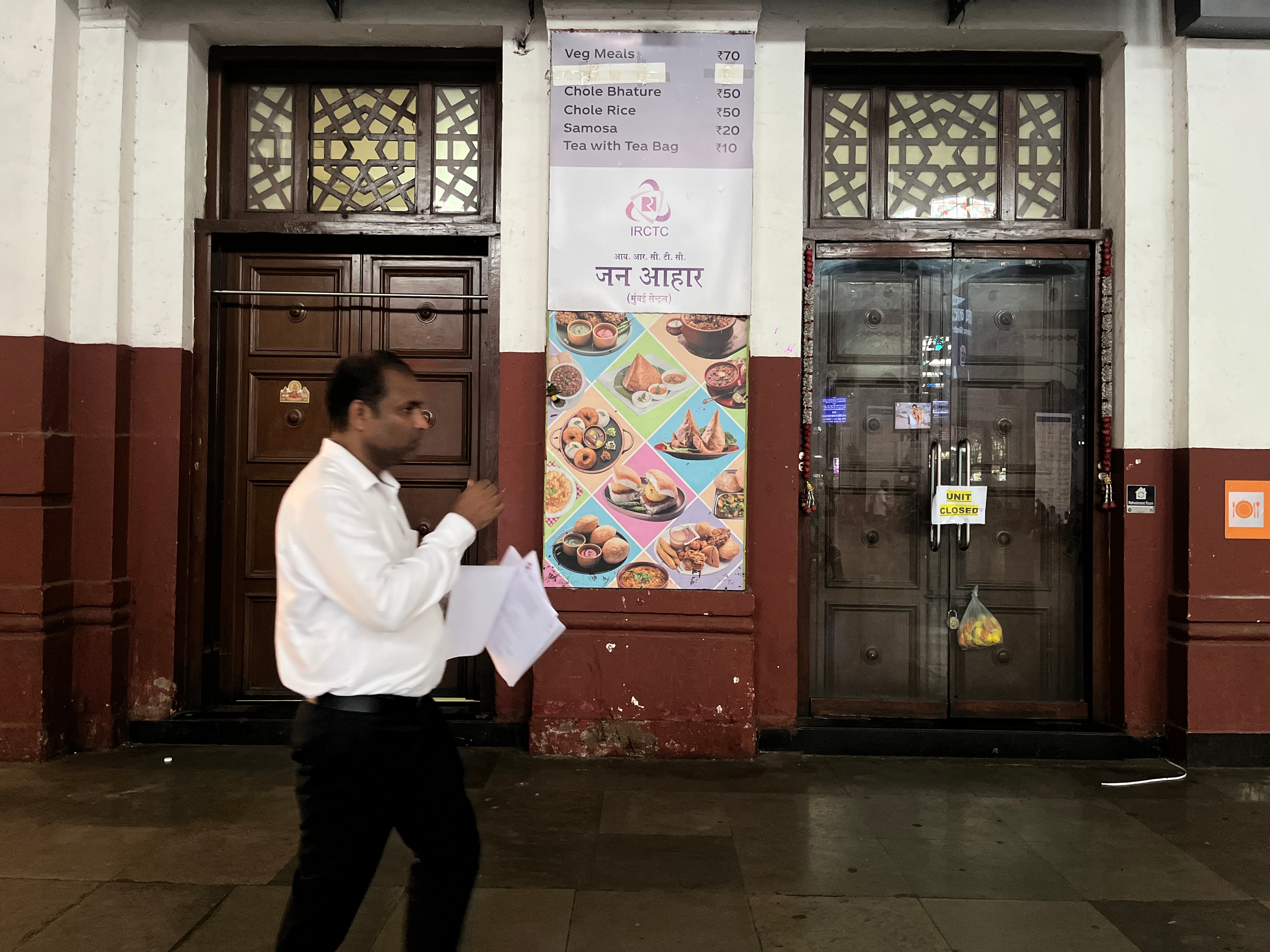 The IRCTC recently shut its Mumbai Central Jan Aahaar outlet over hygiene and quality violations. (Bhushan Koyande/HT Photo)