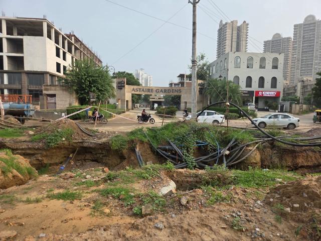One of the excavated stretches, in front of Astaire Garden condominium, on Saturday. (HT) One of the excavated stretches, in front of Astaire Garden condominium, on Saturday. (HT)