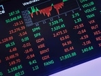 IREN stock rises after Microsoft approves its first 50MW AI site, boosting hopes for its $4 billion AI-cloud revenue target and future growth.