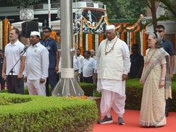 'వందేమాతరం' వివాదం: సోనియా, రాహుల్‌పై ఫిర్యాదు.. కొత్త చట్టంలో ఏముంది?