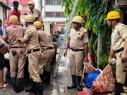 আগুনের লেলিহান শিখার গ্রাস থেকে সপরিবারে রক্ষার ভয়াবহ বর্ণনা পর্যটকের