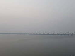 గోదావరిలో దూకి ఫ్యామిలీ సూసైడ్