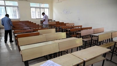 UGC NET-এ ইংরেজি, কমার্স এবং সমাজতত্ত্ব—এই তিন বিষয়ের পরীক্ষা ফের নেওয়া হবে। (Rahul Sharma) UGC NET-এ ইংরেজি, কমার্স এবং সমাজতত্ত্ব—এই তিন বিষয়ের পরীক্ষা ফের নেওয়া হবে। (Rahul Sharma)