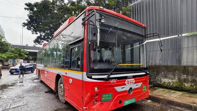 According to the BEST’s preliminary report, the bus suddenly moved forward when the driver released the handbrake, hitting six vehicles parked ahead (Raju Shinde/HT Photo) According to the BEST’s preliminary report, the bus suddenly moved forward when the driver released the handbrake, hitting six vehicles parked ahead (Raju Shinde/HT Photo)
