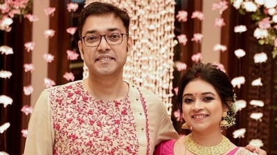 ছেলে হল অনুপম ও প্রশ্মিতার।