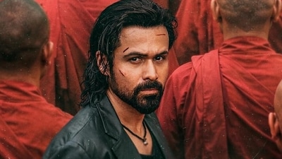 Emraan Hashmi on the promotional poster of Awarapan 2.