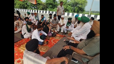 SKM (Non-Political) convener Jagjit Singh Dallewal said the farmers had planned to send only a limited group of 51 people. (HT Photo) SKM (Non-Political) convener Jagjit Singh Dallewal said the farmers had planned to send only a limited group of 51 people. (HT Photo)