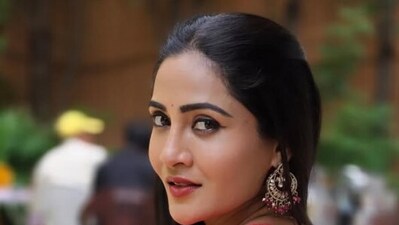 <p>తన పర్సనల్ లైఫ్ పరంగా చూసుకుంటే సోషల్ మీడియాలో గాయత్రి సింహాద్రి యాక్టివ్ గా ఉంటుంది. ఎప్పటికప్పుడూ పిక్స్ పోస్టు చేస్తూనే ఉంటుంది. </p> (instagram-Gayathri Munni) <p>తన పర్సనల్ లైఫ్ పరంగా చూసుకుంటే సోషల్ మీడియాలో గాయత్రి సింహాద్రి యాక్టివ్ గా ఉంటుంది. ఎప్పటికప్పుడూ పిక్స్ పోస్టు చేస్తూనే ఉంటుంది. </p> (instagram-Gayathri Munni)