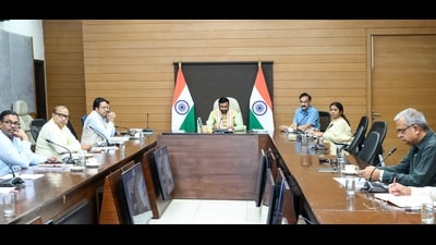 The meeting reviewed the implementation of industrial and manufacturing projects. (HT File) The meeting reviewed the implementation of industrial and manufacturing projects. (HT File)