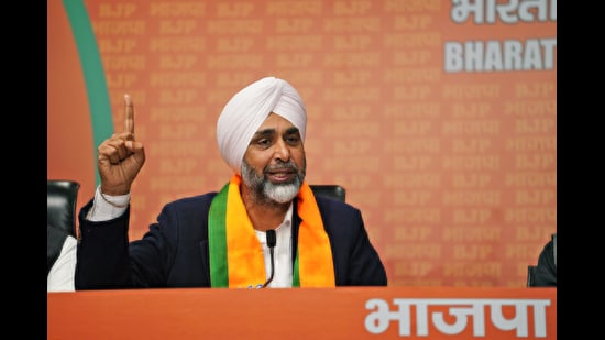 Newly joined Bharatiya Janata Party (BJP) member Manpreet Singh Badal addresses the press conference, at party headquarters, in New Delhi on Wednesday. (HT Photo)