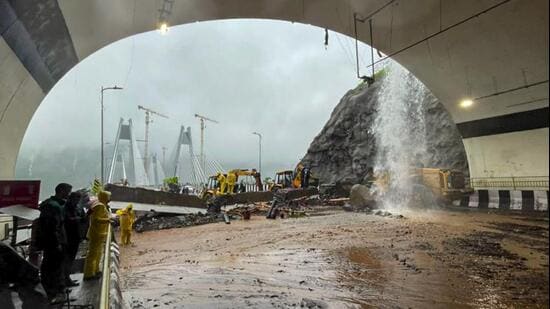 Union minister Nitin Gadkari on Monday lamented that he was blamed on social media for landslide on Missing Link stretch of the Pune-Mumbai Expressway earlier this year. (HT File Photo)