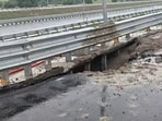 subsidence developed after rainwater washed away soil along the edge of the Ganga Expressway stretch in Unnao (Sourced)