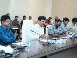 సమీక్షలో మంత్రి పొంగులేటి