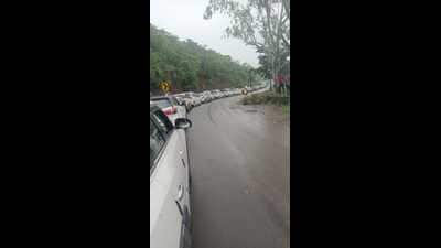 A viral video showing two groups of tourists fighting at Sinhgad Fort has prompted the Forest Department to expedite crowd-management measures. (HT) A viral video showing two groups of tourists fighting at Sinhgad Fort has prompted the Forest Department to expedite crowd-management measures. (HT)