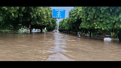 A waterlogged road in Chandigarh on Tuesday after the evening downpour. (Keshav Singh/HT) A waterlogged road in Chandigarh on Tuesday after the evening downpour. (Keshav Singh/HT)