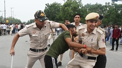 Police personnel carry out a lathi charge on protesters during the protest march against the alleged NEET paper leak from Jantar Mantar to Parliament House. (ANI) Police personnel carry out a lathi charge on protesters during the protest march against the alleged NEET paper leak from Jantar Mantar to Parliament House. (ANI)