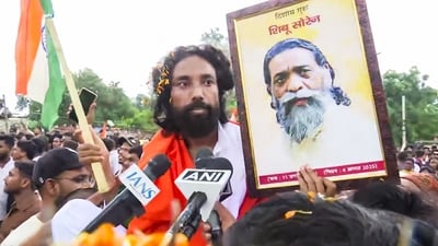 Ranchi, Aug 10 (ANI): Student leader Devendra Nath Mahto holds the portrait of Padma Bhushan awardee and former state CM late Shibu Soren as he speaks to the media during the 'Vidhan Sabha gherao' march, in Ranchi on Monday. (ANI Video Grab) (ANI Video Grab) Ranchi, Aug 10 (ANI): Student leader Devendra Nath Mahto holds the portrait of Padma Bhushan awardee and former state CM late Shibu Soren as he speaks to the media during the 'Vidhan Sabha gherao' march, in Ranchi on Monday. (ANI Video Grab) (ANI Video Grab)
