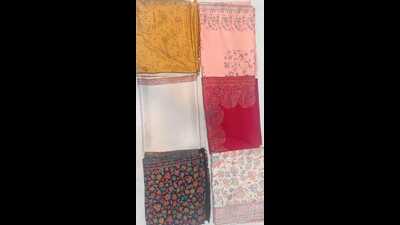 Amritsar accounts for about ₹1,700 crore of India’s roughly ₹3,000-crore shawl and stole market, including around ₹600 crore in exports. (HT Photo) Amritsar accounts for about ₹1,700 crore of India’s roughly ₹3,000-crore shawl and stole market, including around ₹600 crore in exports. (HT Photo)